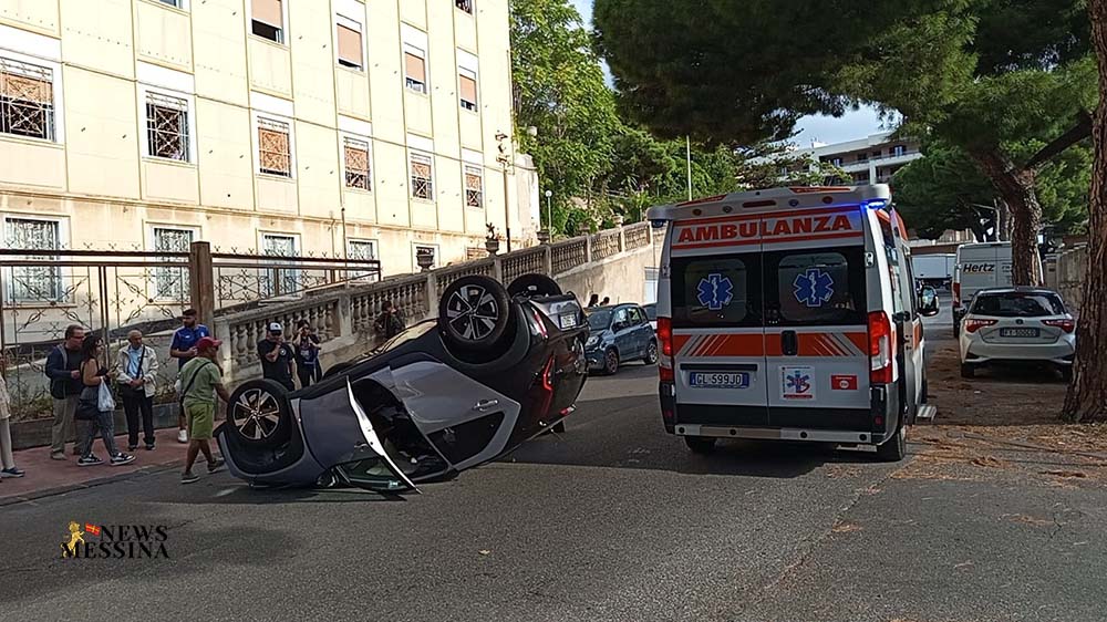 Auto si ribalta sulla Circonvallazione: traffico in tilt